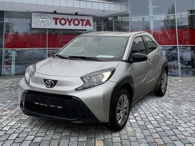 Silber Gebraucht 2023 Toyota Aygo Play Kleinwagen | 12.690 € (Guter Preis)