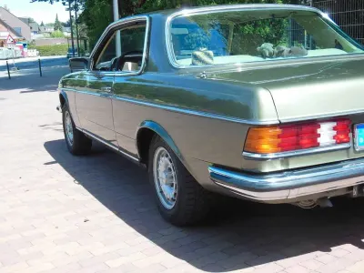Używany Mercedes 230 136 KM (100 kW) 1985 Zielony Coupe