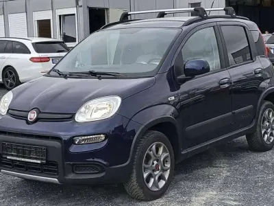 Gebraucht Fiat Panda 4x4 Rock 86 PS (63 kW) 2013 Colore esterno (blau) Kleinwagen
