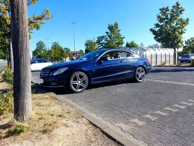 Gebraucht Mercedes E250 Elegance 204 PS (150 kW) 2010 Blau Coupé
