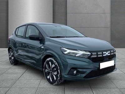Neu Dacia Sandero Journey 101 PS (74 kW) 2025 Zedergrün Limousine