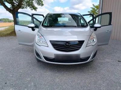 Gebraucht Opel Meriva 101 PS (74 kW) 2010 Silber Van / Kleinbus