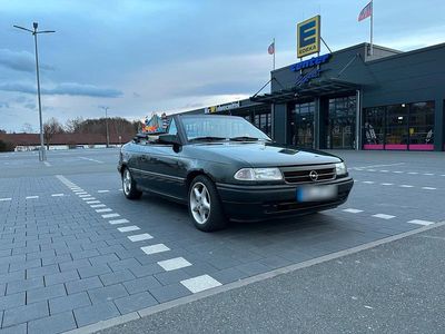 Usata Opel Astra Cabriolet 71 CV (52 kW) 1994 Verde Cabrio