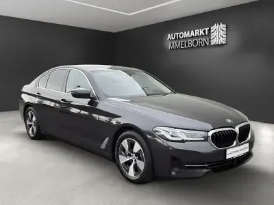 Gebraucht BMW 530 Sport Line 333 PS (244 kW) 2023 Grau Limousine