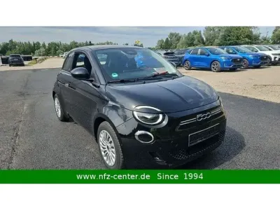 Gebraucht Fiat 500e Red 69 kW (95 PS) 2025 Schwarz Kleinwagen