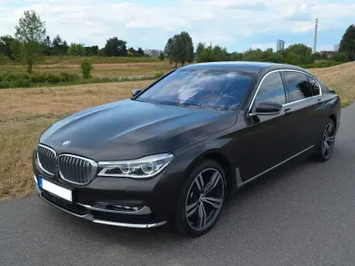 Gebraucht BMW 760L 609 PS (447 kW) 2017 Braun Limousine