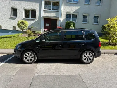 Gebraucht VW Touran Highline 105 PS (77 kW) 2010 Schwarz Van / Kleinbus