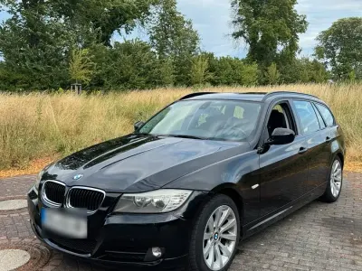Gebraucht BMW 318 143 PS (105 kW) 2012 Schwarz Kombi