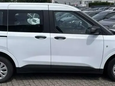Gebraucht Ford Tourneo Courier Trend 125 PS (91 kW) 2024 Weiß Van / Kleinbus