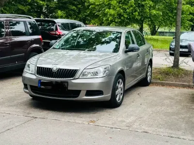Gebraucht Skoda Octavia 122 PS (89 kW) 2010 Grau Limousine