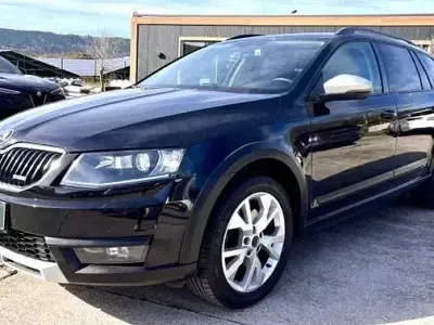Begagnad Skoda Octavia Scout 184 HK (135 kW) 2015 Svart Kombi