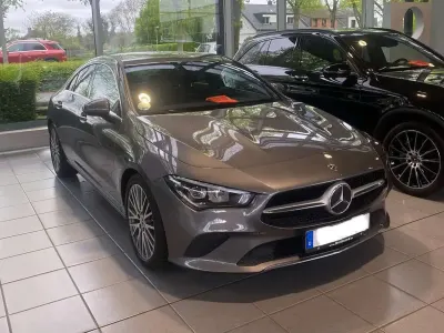Gebraucht Mercedes CLA200 Progressive 163 PS (119 kW) 2019 Grau Coupé