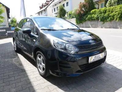 Gebraucht Kia Rio 84 PS (61 kW) 2015 Schwarz Limousine