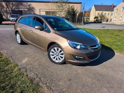 Gebraucht Opel Astra Edition 140 PS (102 kW) 2013 Champagner (m2) Kombi