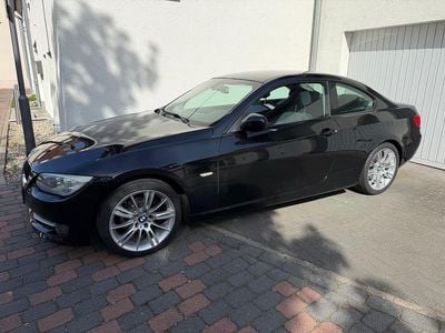 Second-hand BMW 318 Comfort Edition 143 CP (105 kW) 2011 Negru Coupe