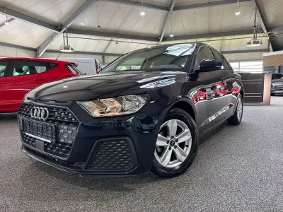 Gebraucht Audi A1 Sportback Basis 95 PS (69 kW) 2022 Firmamentblau metallic Kleinwagen