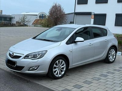 Usata Opel Astra Edition 140 CV (102 kW) 2012 Argento Utilitaria