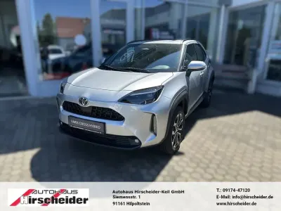 Neu Toyota Yaris Cross 131 PS (96 kW) 2025 Silber SUV