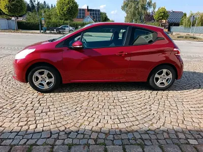 Gebraucht Peugeot 208 82 PS (60 kW) 2014 Rot Kleinwagen