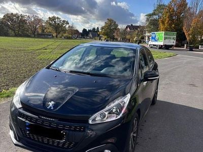Schwarz Gebraucht 2017 Peugeot 208 Active Kleinwagen | 7.490 € (Fairer Preis)