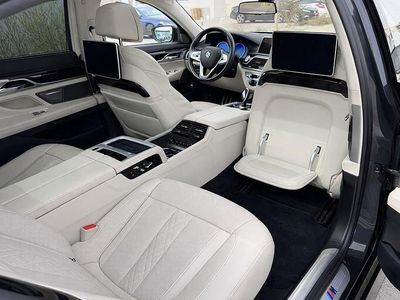 Begagnad BMW 740L M Sport 320 HK (235 kW) 2018 Grå Sedan
