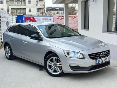 Gebraucht Volvo V60 Momentum 136 PS (100 kW) 2015 Grau Kombi