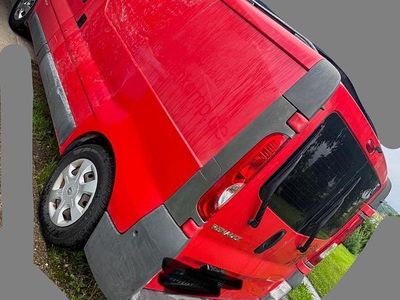 Gebraucht Renault Traffic 115 PS (84 kW) 2011 Rot Van / Kleinbus