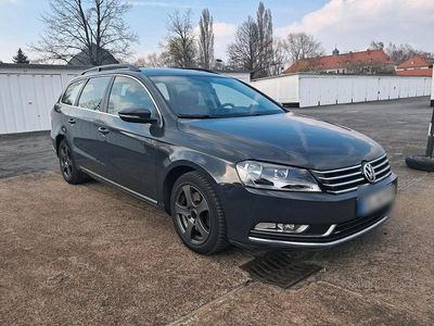 Gebraucht VW Passat 140 PS (102 kW) 2011 Grau Kombi
