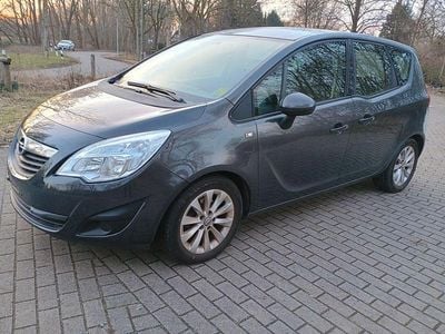 Grau Gebraucht 2014 Opel Meriva Selection Van / Kleinbus | 5.400 € (Guter Preis)