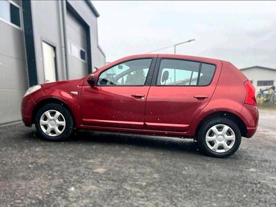 Gebraucht Dacia Sandero 84 PS (61 kW) 2012 Rot Kombi