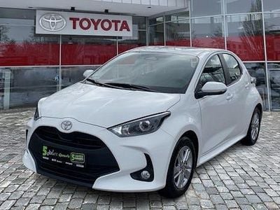 Gebraucht Toyota Yaris Hybrid 116 PS (85 kW) 2024 Weiß Limousine