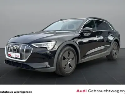 Używany Audi e-tron Comfort 230 kW (313 KM) 2022 Czarny SUV