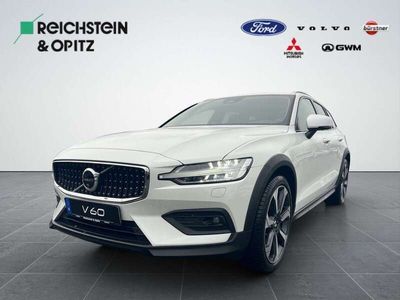 Crystalwhite pearl Gebraucht 2024 Volvo V60 CC Ultimate Kombi | 64.990 €