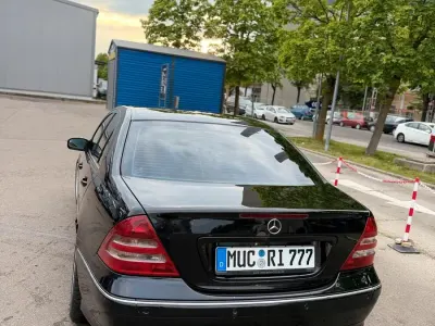Gebraucht Mercedes C220 143 PS (105 kW) 2003 Schwarz Limousine