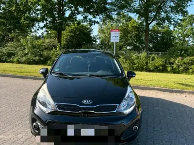 Gebraucht Kia Rio 95 PS (69 kW) 2016 Schwarz Kleinwagen