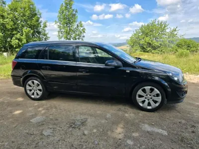 Gebraucht Opel Astra 140 PS (102 kW) 2009 Schwarz Limousine