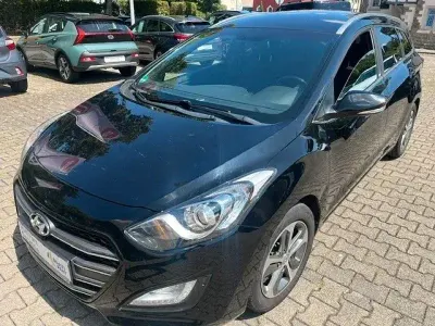 Gebraucht Hyundai i30 Passion 135 PS (99 kW) 2016 Schwarz Kombi