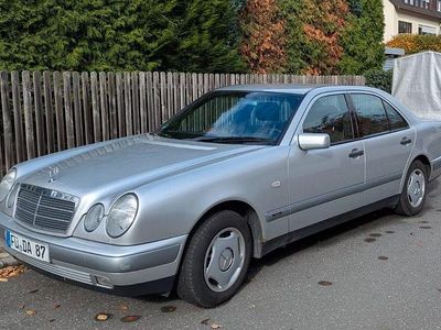 Mercedes E200