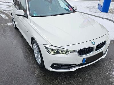 Weiß Gebraucht 2016 BMW 320 Sport Line Kombi | 10.900 € (Guter Preis)