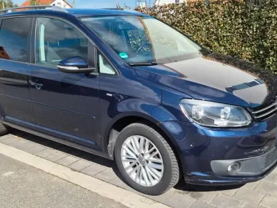 Gebraucht VW Touran Comfortline 105 PS (77 kW) 2014 Blau Van / Kleinbus