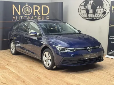 Gebraucht VW Golf VIII Life 150 PS (110 kW) 2022 Atlantik blue metallic (metallic) Kombi