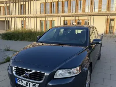 Gebraucht Volvo V50 Momentum 140 PS (102 kW) 2008 Blau Kombi