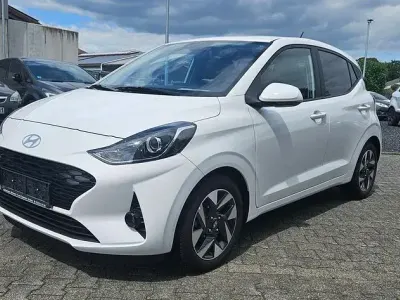 Gebraucht Hyundai i10 Trend 84 PS (61 kW) 2025 Weiß Kleinwagen