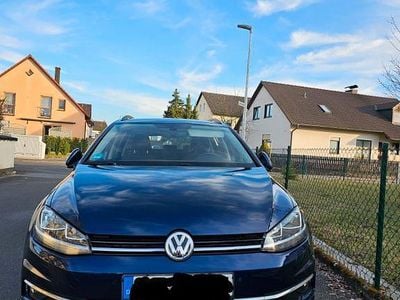 Gebraucht VW Golf VII Comfortline 116 PS (85 kW) 2018 Blau Kombi