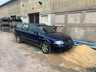 Usata VW Passat 131 CV (96 kW) 2003 Blu Station wagon