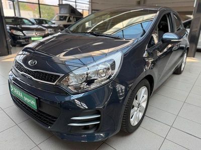 Second-hand Kia Rio Attract 75 CP (55 kW) 2016 Albastru Hatchback