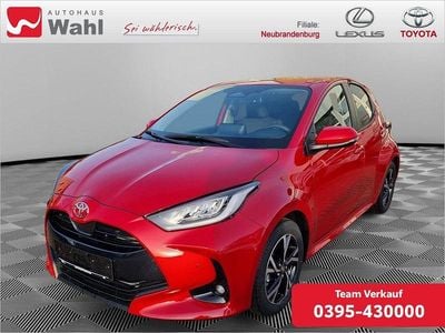 Neu Toyota Yaris Hybrid 116 PS (85 kW) 2025 Rot Limousine