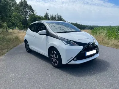 Gebraucht Toyota Aygo 69 PS (50 kW) 2017 Weiß Kleinwagen