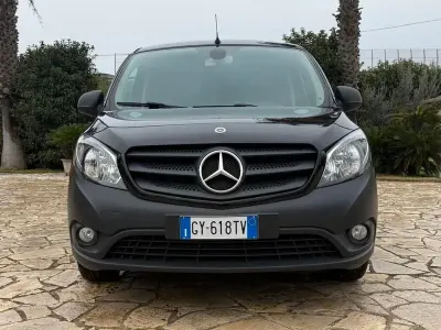 Używany Mercedes Citan 109 95 KM (69 kW) 2021 Czarny Minivan