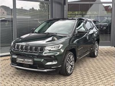 Neu Jeep Compass Summit 131 PS (96 kW) 2025 Grün (techno green/dach schwarz) SUV